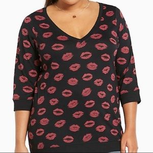 Torrid 3/4 sleeve lip print tee